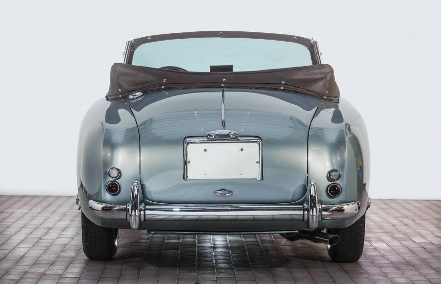  Aston Martin DB2/4 Drophead Coupe 1953 года  (фото 2 из 13)